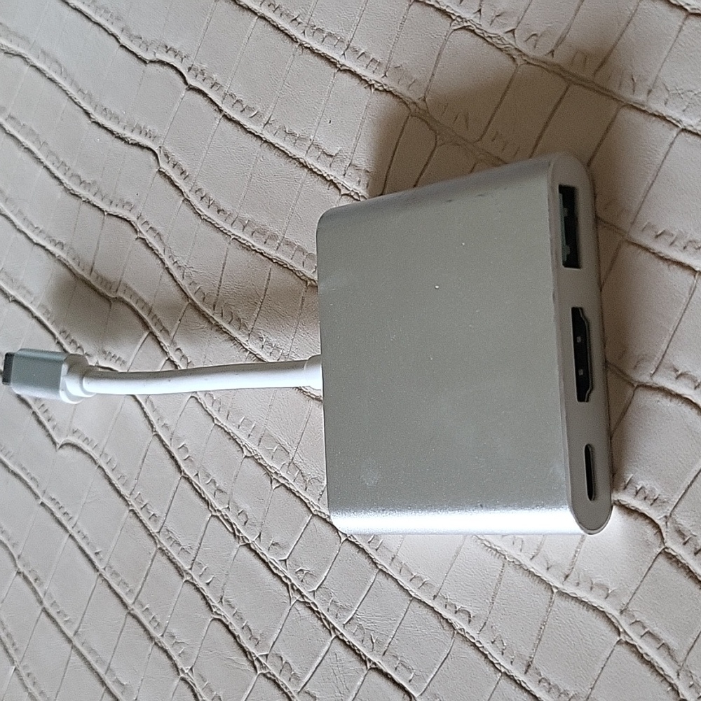 Apple adapter toggle